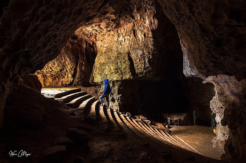 File:Arwah Cave.jpg