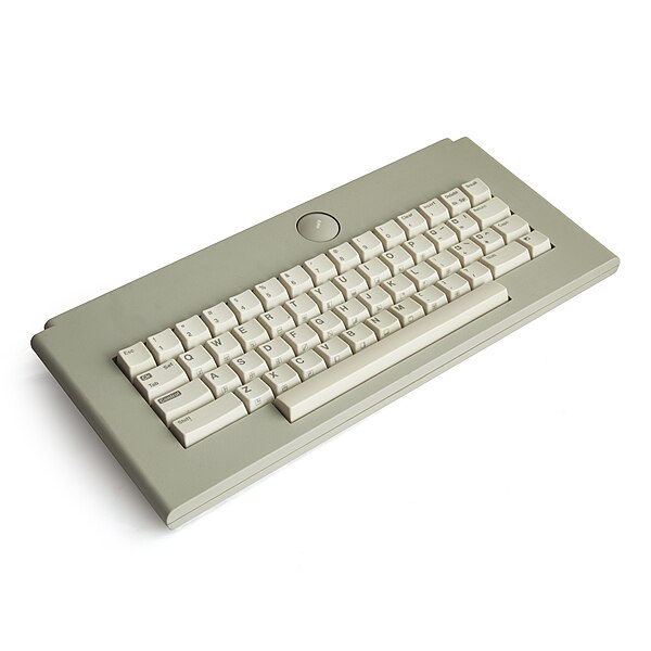 File:Atari XEGS keyboard.jpg