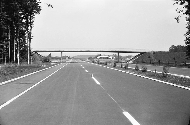 File:Autobahn A1 bei Deitingen Süd.jpg