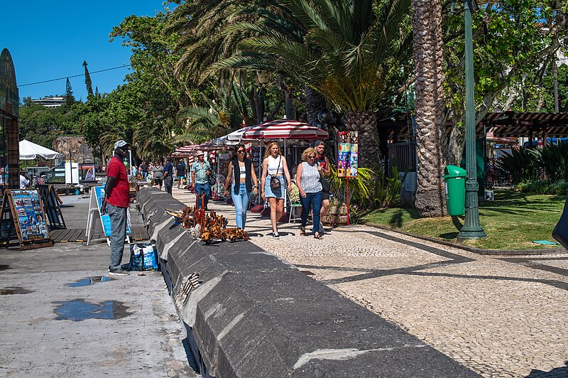 File:Avenida do Mar (53370654973).jpg