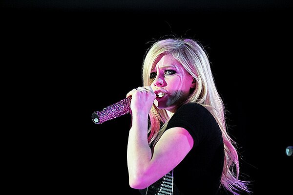 2002 award winner Avril Lavigne