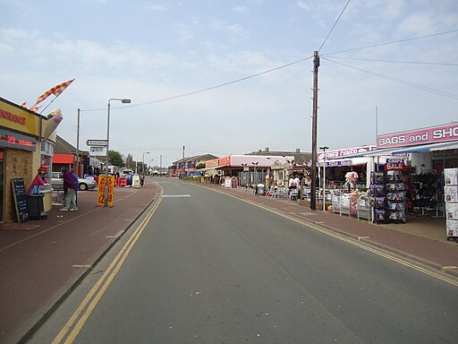 Beach Road, Hemsby - geograph.org.uk - 2984307