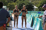 Deutsch: Beachvolleyball bei den Olympischen Jugendspielen 2018; Tag 11, 17. Oktober 2018; Jungen, Spiel um Platz 3 – USA (Devon Newberry/Lindsey Sparks)-Norwegen (Emilie Olimstad/Frida Berntsen) 1:2 (21–1/13–21/9–15) English: Beach volleyball at the 2018 Summer Youth Olympics at 17 October 2018 – Bronze Medal Match – USA (Devon Newberry/Lindsey Sparks)-Norway (Emilie Olimstad/Frida Berntsen) 1:2 (21–1/13–21/9–15)