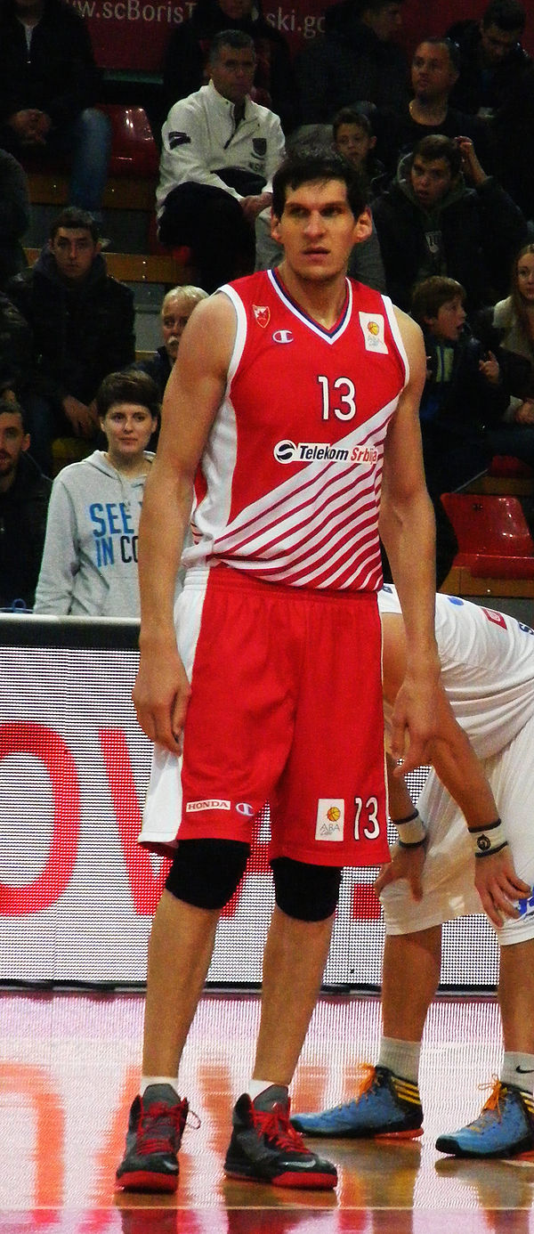 Marjanović playing for Crvena zvezda during the 2014–15 season