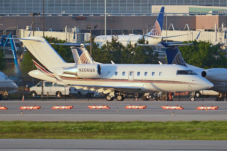 File:Bombardier Challenger 650 ‘N206QS’ (40618534732).jpg