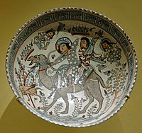 Kom met een jachttafereel uit het verhaal, 5e eeuw, van koning Bahram Gur en Azadeh, aardewerk van Mina'i.