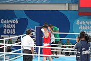 Deutsch: Boxen bei den Olympischen Jugendspielen 2018 Tag 12, 18. Oktober 2018 - Kampf um Bronze im Leichten Weltergewicht Jungen – Hassan Azim (Großbritannien, rot) schlägt Mohammed Boulaouja (Marokko, blau) RSC; Ringrichter ist Wulfren Olivares Peréz (Kolumbien). English: Boxing at the 2018 Summer Youth Olympics on 18 October 2018 – Bronze Medail Match Light Welterweight Boys - Hassan Azim (Great Britain, red) beats Mohammed Boulaouja (Morocco, blue) RSC; Referee is Wulfren Olivares Peréz (Columbia). Español: Boxeo en los Juegos Olímpicos Juveniles de Verano de 2018 en 18 de octubre de 2018 - Medalla de bronce de los hombres ligeros de peso welter: Hassan Azim (Gran Bretaña, rojo) vence a Mohammed Boulaouja (Marruecos, azul) RSC; El árbitro es Wulfren Olivares Peréz (Colombia).