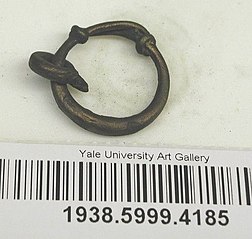 Bronze Ring, Yale University Art Gallery, inv. 1938.5999.4185