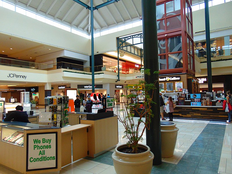 File:Buckland Hills Mall, Manchester, CT 19.jpg