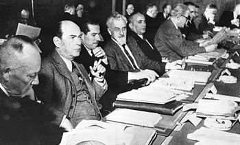 Rittersturz-Konferenz am 10. Juli 1948 in Koblenz.Ganz links Staatspräsident Lorenz Bock und Innenminister Viktor Renner