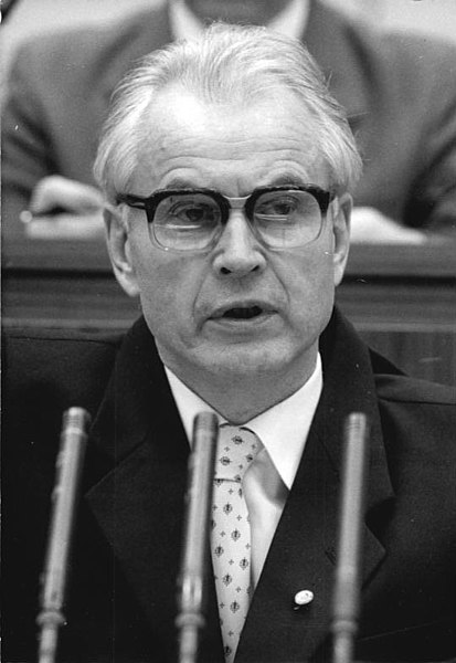 File:Bundesarchiv Bild 183-1989-1117-019, Hans Modrow.jpg