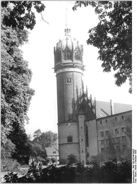 File:Bundesarchiv Bild 183-42346-0005, Wittenberg, Schlosskirche.jpg