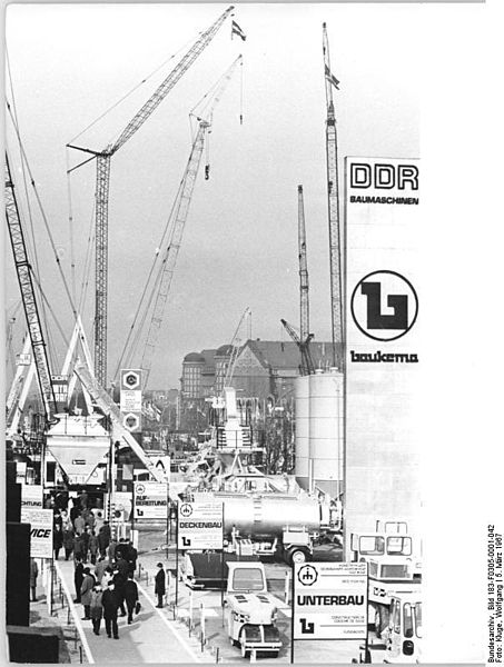 File:Bundesarchiv Bild 183-F0305-0001-042, Leipzig, Frühjahrsmesse, Freigelände.jpg