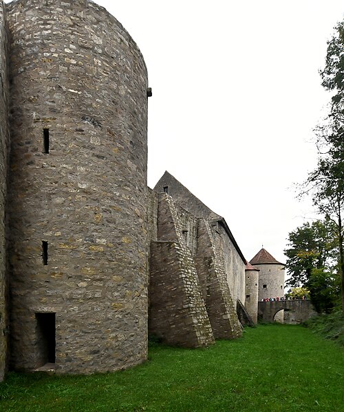 File:Burg Neuhaus Igersheim 2014.jpg