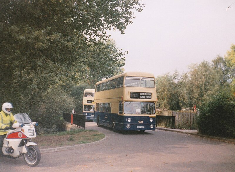 File:Buses entering Cannon Hill Park - geograph.org.uk - 4842361.jpg