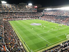 Calentamiento de ambos equipos, partido Valencia-Barcelona LaLiga 2023-2024.jpg