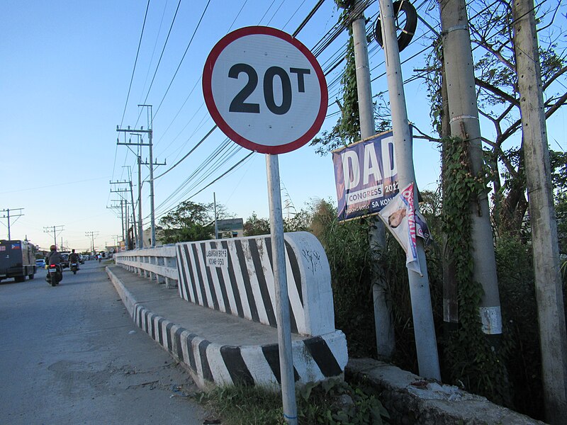 File:Calumpit railway station construction sites Caniogao 06.jpg