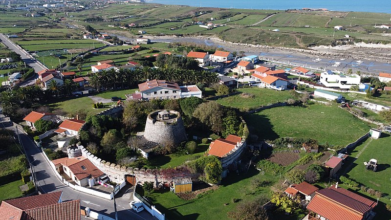 File:Castillo de Corbanera 03.jpg