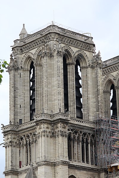 File:Cathédrale Notre-Dame façade sud Paris 24.jpg