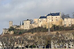 Château de Chinon vu de la Vienne.jpg