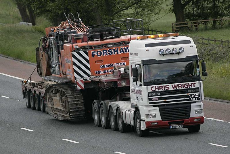 File:Chris Wright Heavy Haulage 2001 DAF XF95 truck with low loader, 6 August 2011.jpg