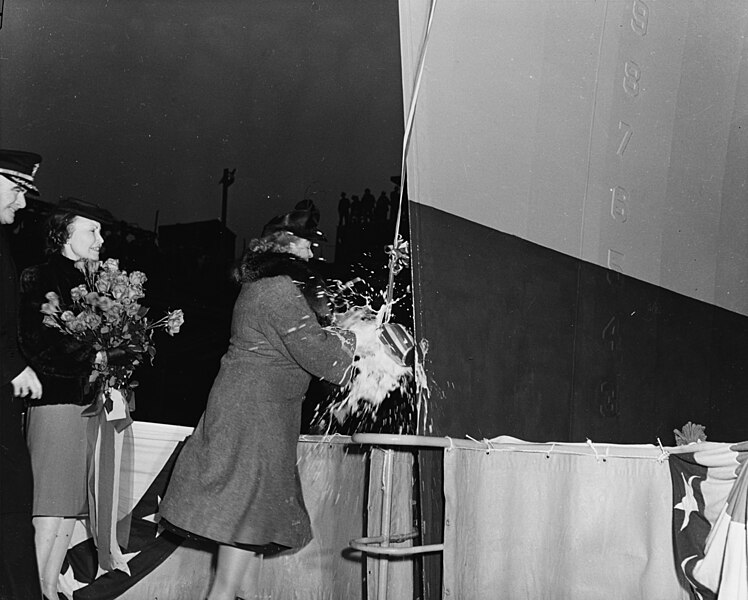 File:Christening of USS Johnston (DD-557) at Seattle-Tacoma Shipbuilding Corporation, Washington (USA), on 25 March 1943 (NH 63302).jpg