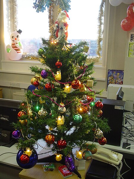 File:Christmas tree - DSC00835.JPG