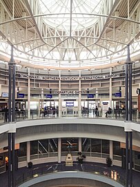 Main atrium, CVG Cincinnati Airport, main atrium.jpg