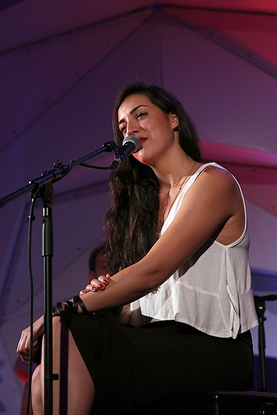 File:Clara Blume - The Singer Songwriter Circus - popfest Wien 2014 19.jpg