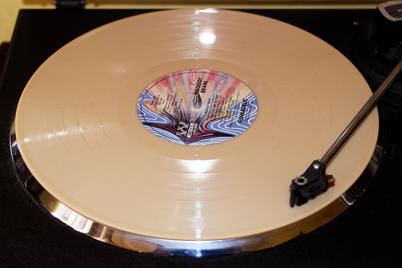 File:Coloured beige vinyl (Funkadelic - Maggot Brain - reissue