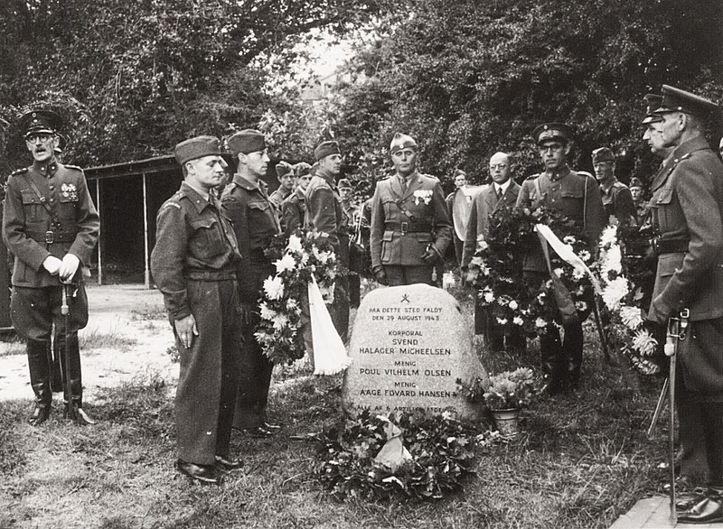 File:Commemoration at Ballonparken 29 August 1946 by Gottlieb.jpg