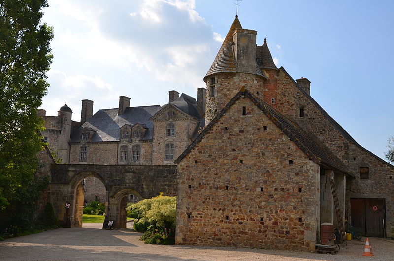 File:Crosville-sur-Douve - Château (4).JPG