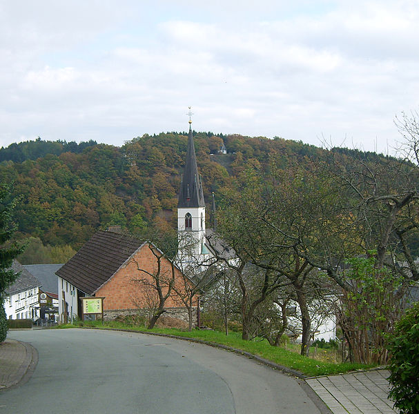 File:Düdinghausen, Pfarrkirche-St.-Johannes-Baptist (1).JPG