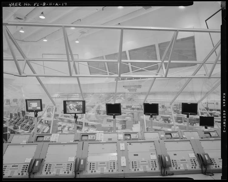 File:DETAIL VIEW OF OPERATIONS SUPPORT ROOM, FIRING ROOM NO. 3, FACING SOUTH - Cape Canaveral Air Force Station, Launch Complex 39, Launch Control Center, LCC Road, East of Kennedy HAER FL-8-11-A-17.tif