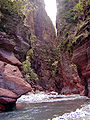 Autre vue partielle des gorges de Daluis taillées en « canyon » dans les pélites rouges du dôme de Barrot.