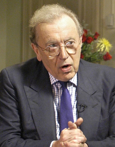 Frost during an interview with Donald Rumsfeld in 2005