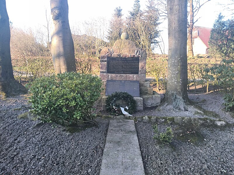 File:Denkmal für die Hindorfer Opfer beider Weltkriege.jpg