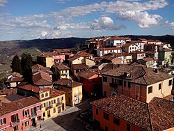 Vido super Diano d'Alba de la panorama punkto