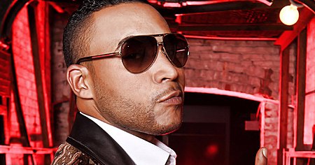 Don Omar with his sunglasses.jpg