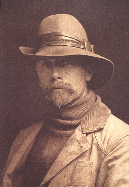 ไฟล์:Edward_S._Curtis_self_portrait_1899.jpg