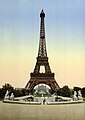 Exposition universelle de 1900 : la tour Eiffel de jour.
