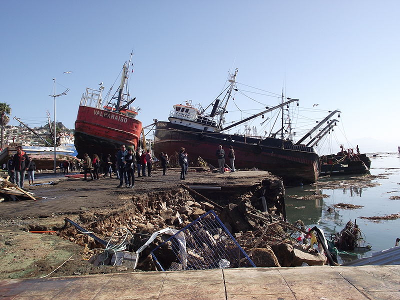 File:Embarcaciones varadas en Coquimbo.JPG