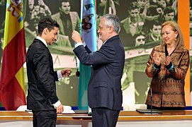 Entrega de distinciones. Jesús Navas (6305147921).jpg