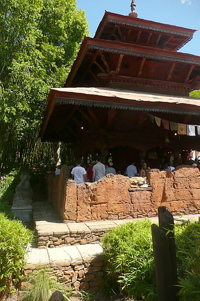 File:Expedition Everest queue 05.jpg