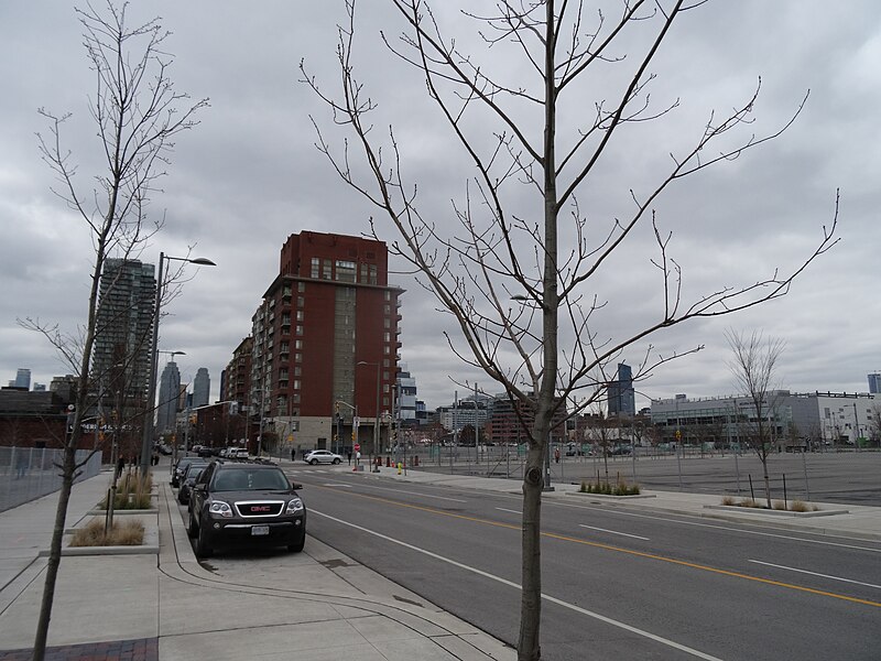 File:Exploring Toronto's 'Priyat', the newly opened Canary District, 2016 05 02 (21).JPG - panoramio.jpg