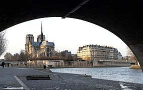 Île de la Cité vue depuis le port de la Tournelle.