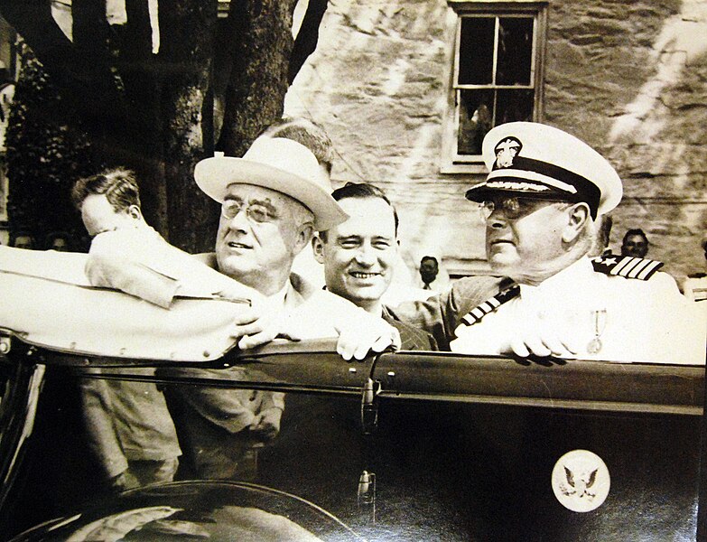 File:FDR visits Naval Training Station at Newport August 12, 1940.jpg