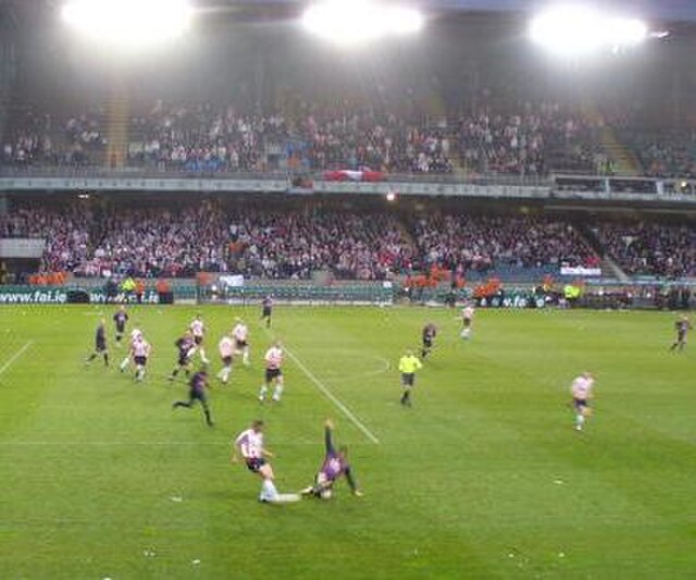 St Patrick's Athletic contesting the 2006 FAI Cup Final against Derry City at Lansdowne Road.