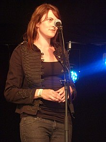 Fay Hield, Warwick Halk Festivali'nde, Temmuz 2011