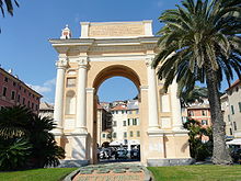 L'arco dedicato a Margherita Teresa di Spagna, figlia di Filippo IV di Spagna.